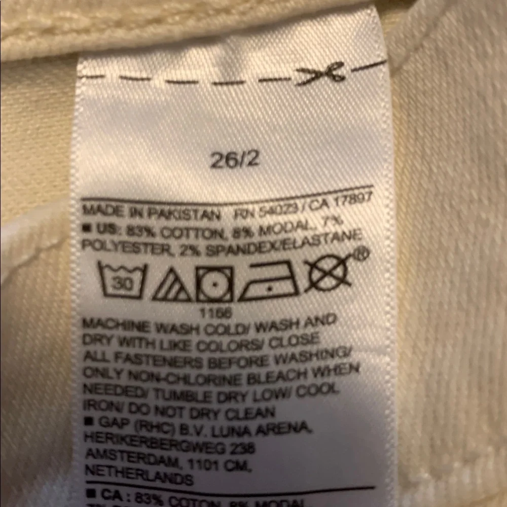 Banana Republic straight leg jeans size 2/26 EUC
NO FLAWS! - Picture 3 of 5